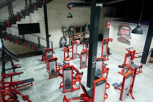 باشگاه بدنسازی سرزمین عضله ها	