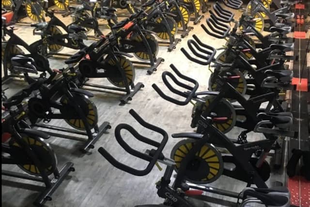 مجموعه ورزشی پرداد	